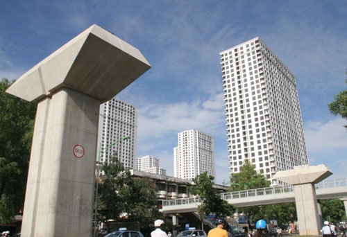 Ra ngoai thanh mua dat, 'om' tien cho metro hinh anh