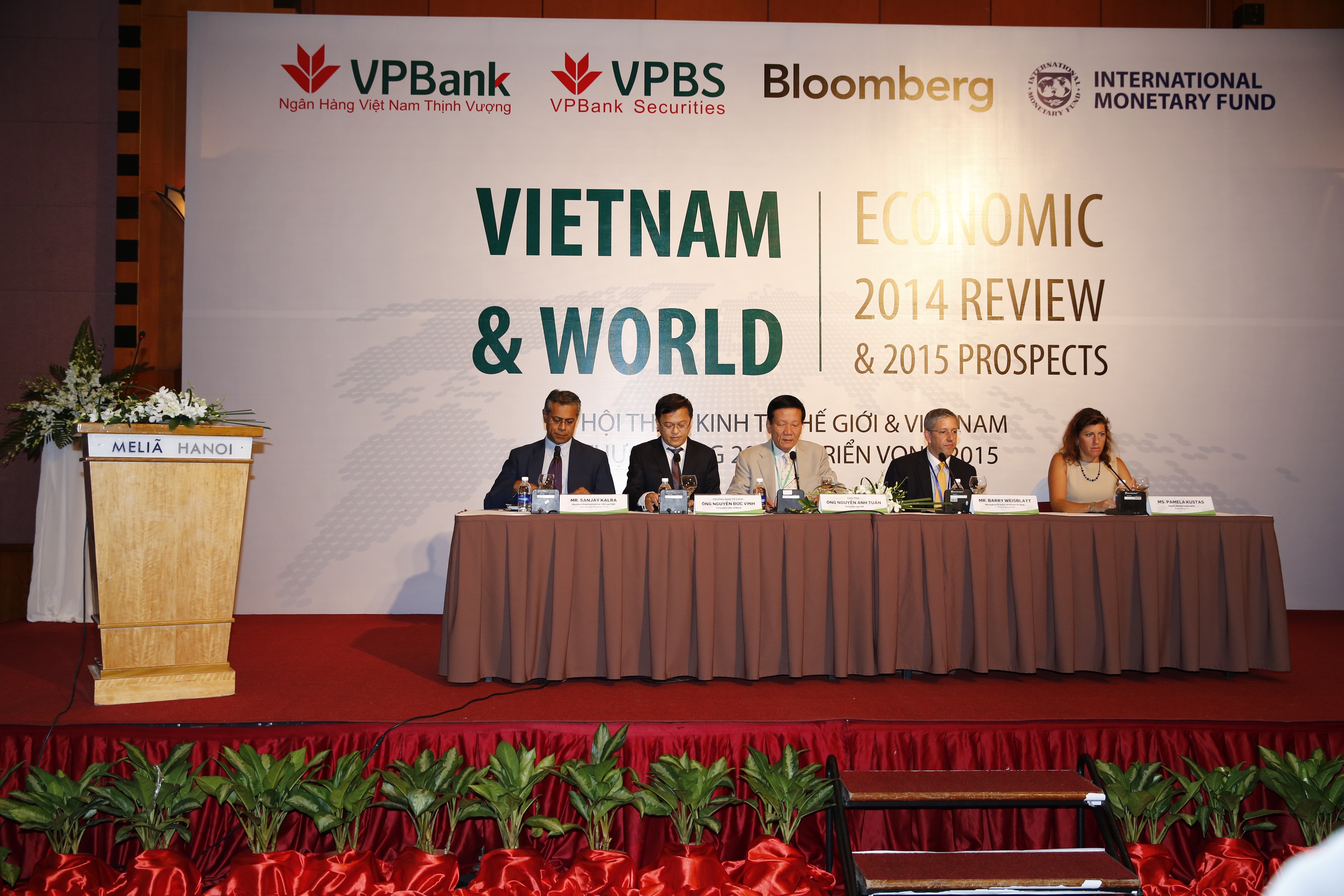 Các diễn giả làm việc tại hội thảo. Ảnh : VPBS. 