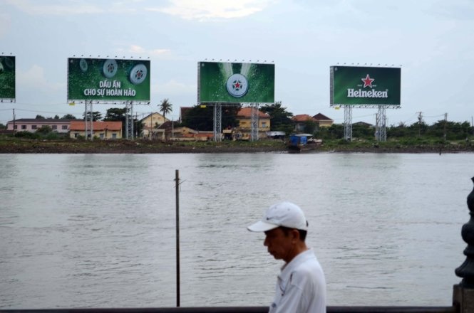 Cam quang cao ruou bia tren 15 do con, cam uong ruou bia o truong hoc hinh anh