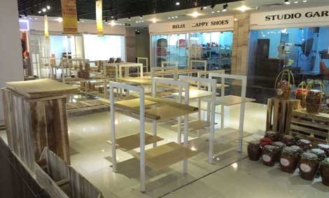 Quầy hàng rượu tại trung tâm thương mại Hàng Da đóng cửa.