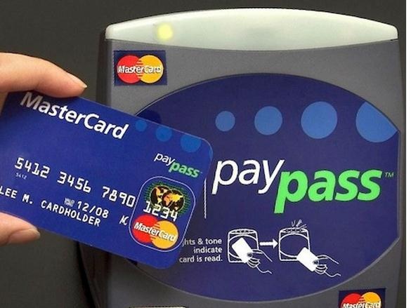 Thanh toan bang the de mat tien oan hinh anh