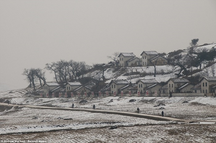 Những ngôi nhà nhỏ ở đây tuyết phủ trắng xóa trong mùa đông.