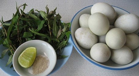 Trứng vịt lộn nên ăn vào buổi sáng. Hình minh họa.