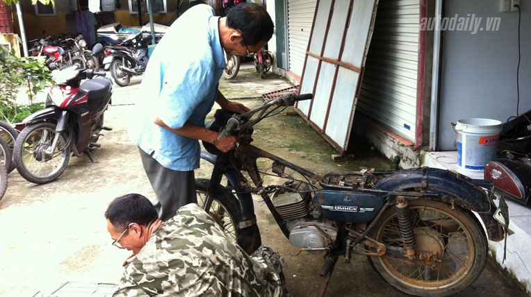 Sau khi kiếm được xe cũ, những người như anh Cường sẽ “dọn” thành một chiếc xe mới và bán lại cho người chơi xe.