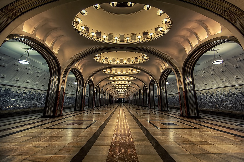 Ga tàu điện ngầm Kievskaya Station, Moscow, Nga với kiến trúc sang trọng, hiện đại.