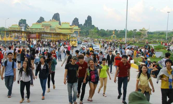 Dai Nam mien ve, khach o at do ve hinh anh