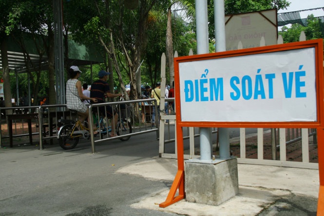 Cổng soát vé vào khu trò chơi đã được dỡ bỏ.