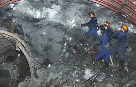 Nhan luc nganh Than: Dai ngo tot nhung… hinh anh