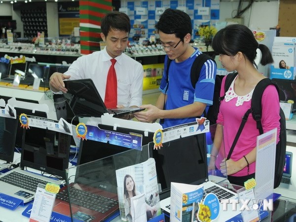Thang khuyen mai Ha Noi: Hang hoa doi dao, luong khach tang hinh anh