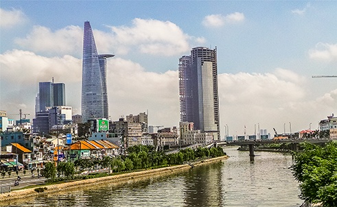 Trung tam thuong mai, sieu thi tai TP.HCM: Bao nhieu la du? hinh anh