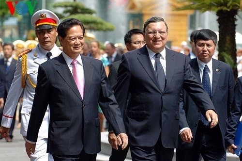 Thủ tướng Nguyễn Tấn Dũng và Chủ tịch Ủy ban châu Âu José Manuel Barroso.