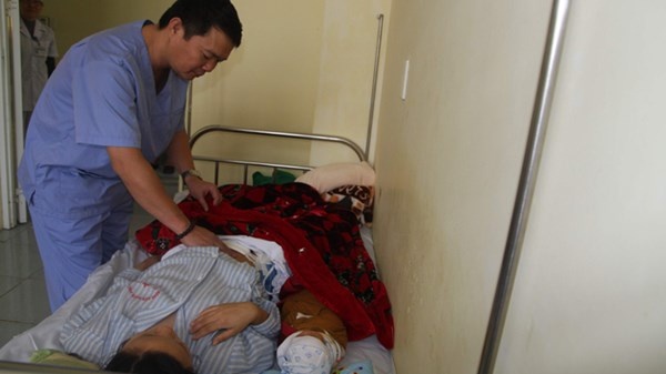 BSBV Phụ Sản Hà Nội khám cho người dân Phúc Thọ.