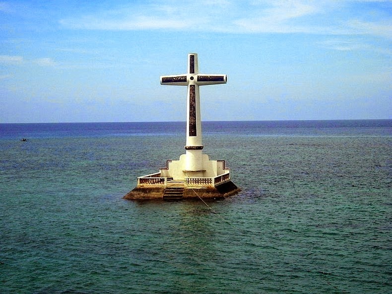 Camiguin là một tỉnh đảo của Philippines nằm ở biển Bohol, khoảng 10km ngoài khơi bờ biển phía Bắc của đảo Mindanao. Đảo Camiguin có nguồn gốc núi lửa, bao gồm 4 ngọn núi lửa trẻ chứa những lớp nham thạch lẫn bụi nằm ở phía trên của ngọn núi lửa cũ. Trong đó, hai ngọn núi lửa Vulcan và Hibok - Hibok, vẫn đang hoạt động và có vụ phun trào cuối cùng diễn ra vào năm 1953.