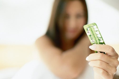 Những lần bạn không dùng biện pháp bảo vệ khi quan hệ tình dục. Cho dù chỉ một lần có quan hệ tình dục không an toàn, bạn cũng có nguy cơ lây bệnh tình dục. Một số bệnh có thể không có dấu hiệu rõ ràng ngay từ đầu nên chỉ nhìn bề ngoài sẽ rất khó nhận biết, ví dụ như bệnh Chlamydia, giang mai... hoặc như nhiễm HPV có thể ủ bệnh trong nhiều năm. Chính vì vậy, nếu biết nguy cơ của bạn, bác sĩ sẽ có những hướng dẫn kiểm tra và xét nghiệm bệnh đầy đủ hơn.