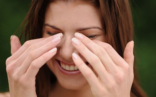 Tai sao vui thi khoc, buon lai cuoi? hinh anh