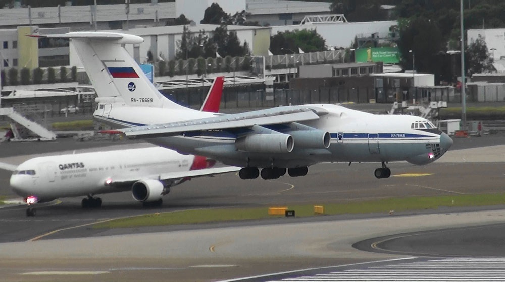 Xe của Putin được chuyển ra nước ngoài bằng chiếc máy bay vận tải chiến lược IL-76 mã đuôi RA-76669.