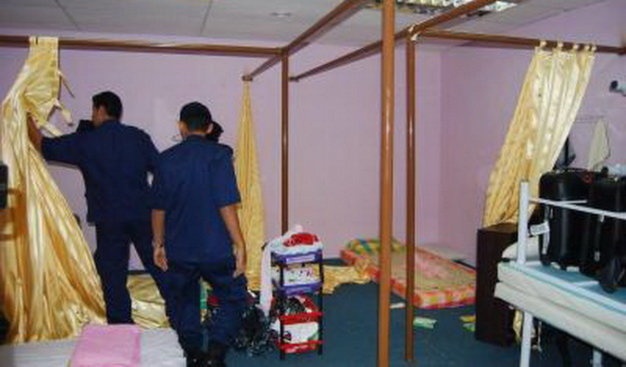 Malaysia giai cuu 4 phu nu Viet trong tiem mat-xa tra hinh hinh anh