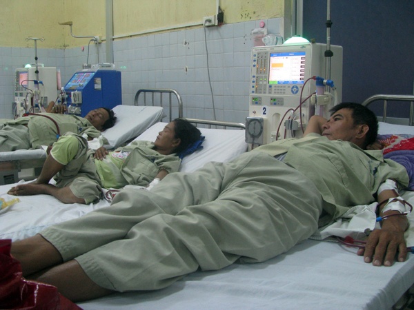 Khoanh khac cuoi o xom chay than hinh anh