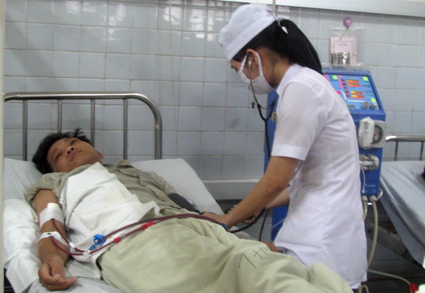 Bệnh nhân chạy thận giai đoạn cuối đều gắn cuộc đời mình với chiếc máy chạy thận nhân tạo. Tâm lý chung của mỗi  người bệnh ở đây là chờ đợi, khi căn bệnh thận của họ chỉ nặng thêm hằng ngày chứ không còn hy vọng.