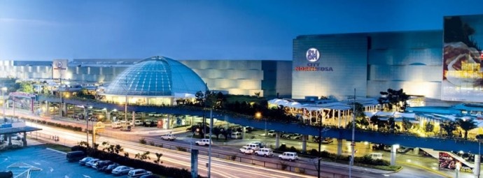 4. SM City North EDSA – Quezon City, Phillipines Diện tích: 482.878 mét vuông Nơi đây bao gồm một rạp chiếu phim IMAX, Sky Garden, những cửa hàng đồ nội thất, đồ gia dụng, giấy dán tường, thiết bị chiếu sáng và bất cứ món đồ gì khác bạn cần cho ngôi nhà của mình.  Các cửa hàng bán lẻ cao cấp, một phòng chơi lô tô và trung tâm vui chơi giải trí sẽ là một nơi hoàn hảo để bạn dành thời gian với gia đình.