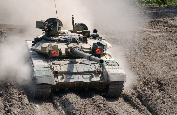 Một trong những đặc điểm nổi bật của T-90 so với các xe tăng hiện đại khác là hệ thống nạp đạn tự động. 