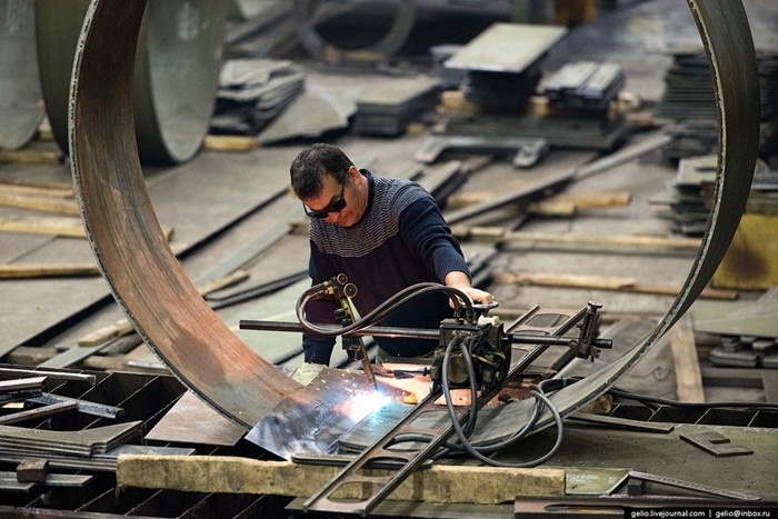 Xưởng chuyên đóng các tàu ngầm tên lửa đạn đạo lớp G, tàu ngầm hạt nhân tấn công lớp Victoria, tàu ngầm hạt nhân tấn công lớp Akula.