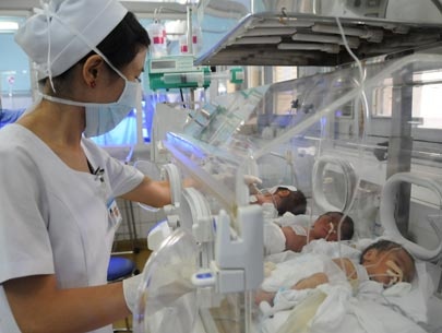 Nhung yeu to cong viec khien me bau sinh non hinh anh