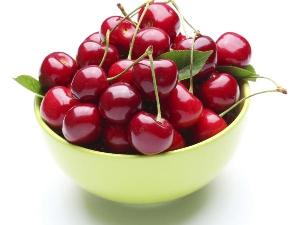 Trị mất ngủ  Trước khi đi ngủ bạn nên ăn một ít quả anh đào (cherry). Các nhà khoa học đã phát hiện chất melatonin có trong loại quả này có thể giúp con người có được giấc ngủ sâu. Sau khi ăn, hãy thư giãn bằng cách tắm nước ấm. Sau đó bạn thả lỏng mình và chìm vào giấc ngủ.