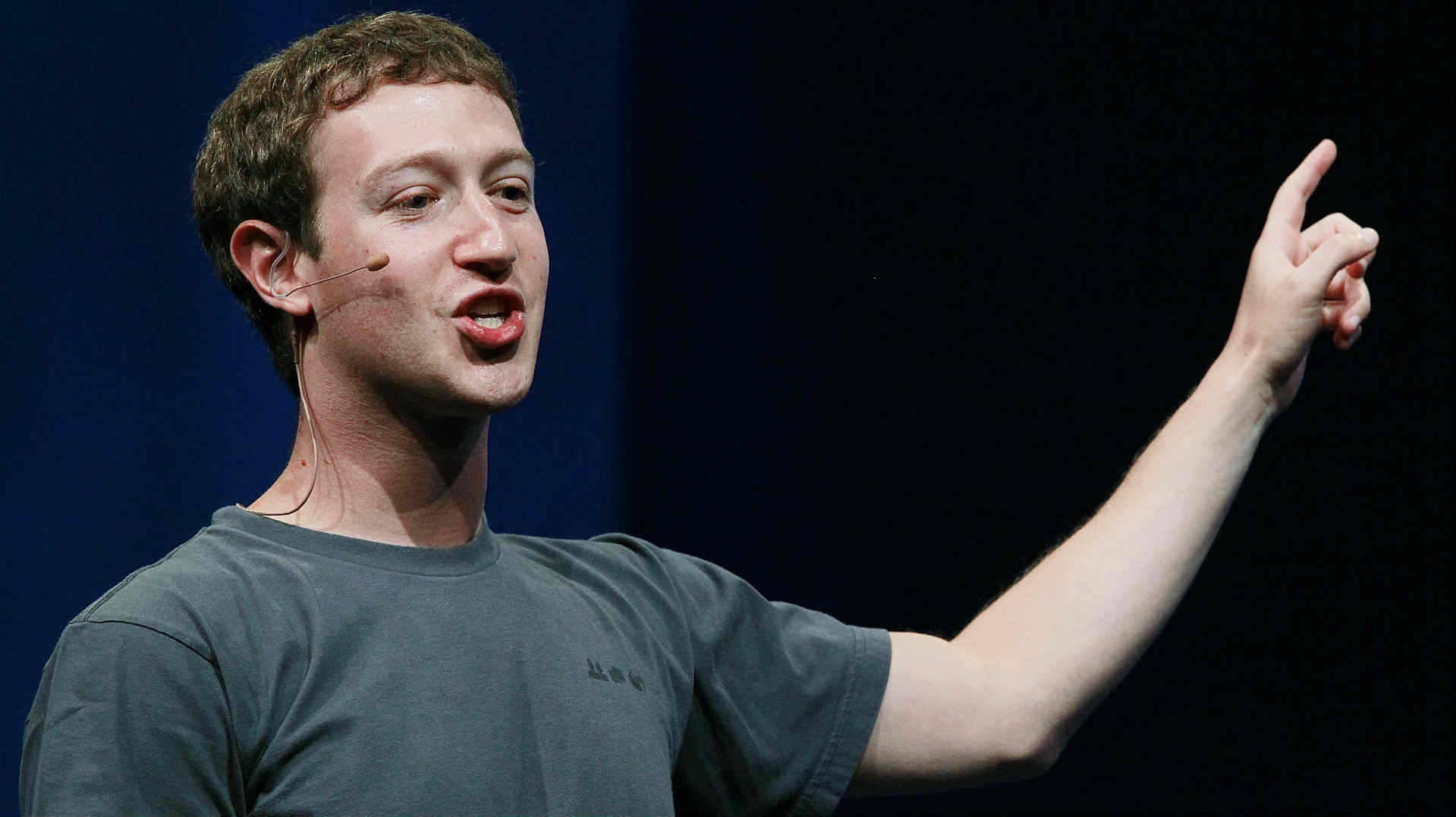 Mark Zuckerberg với chiếc áo phông xám giản dị.