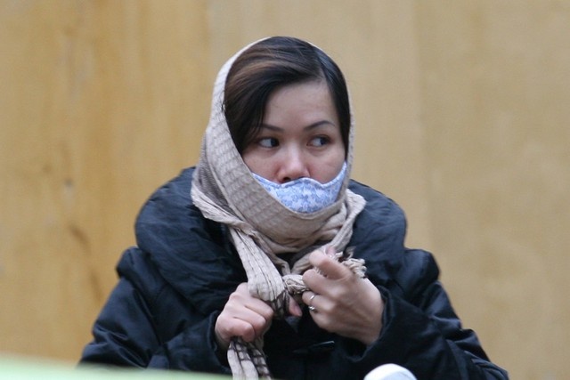 Xu tri dau dau khi troi lanh hinh anh