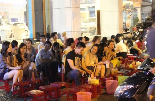 Pho banh trang nuong, thu nhap vai trieu dong moi dem hinh anh