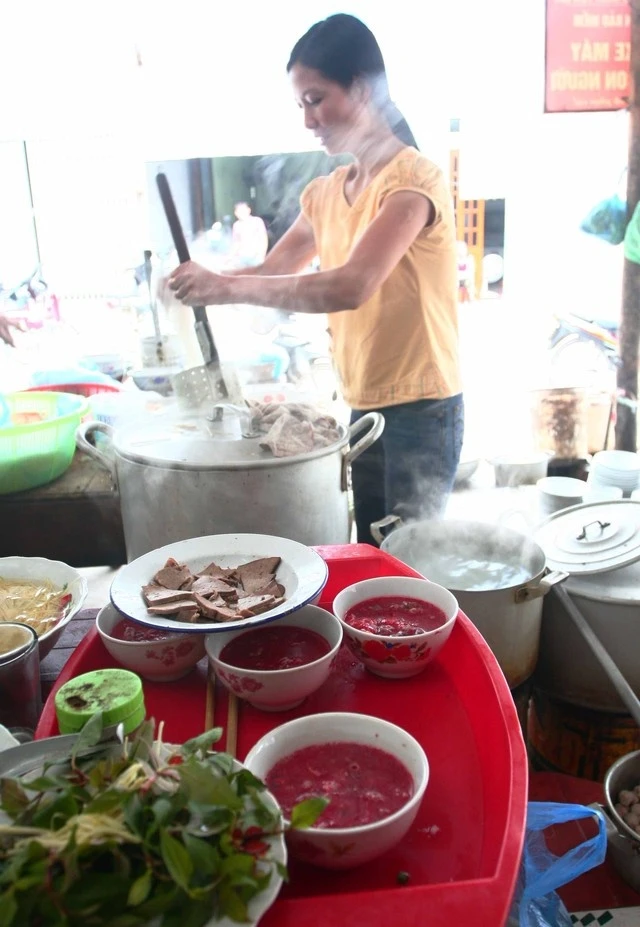 Thói quen ăn tiết canh là nguyên nhân dẫn đến mắc bệnh liên cầu lợn.