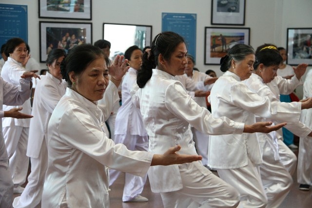 Liet day than kinh mat neu tap the duc qua som hinh anh