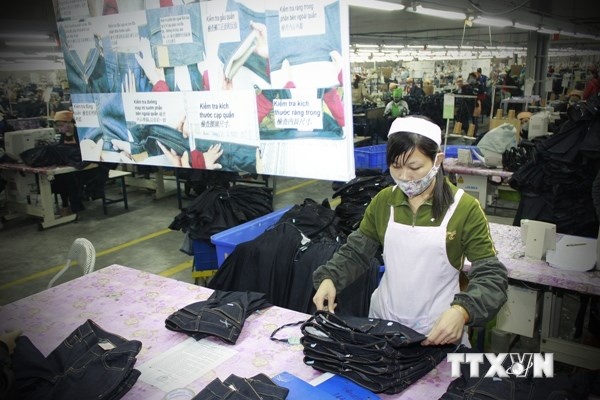 Tien luong nguoi lao dong Viet thuoc nhom thap nhat ASEAN hinh anh