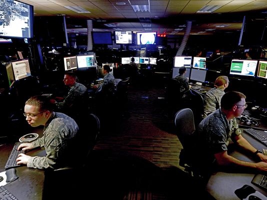 Cuoc song thuong nhat cua chuyen gia phan tich tinh bao My hinh anh