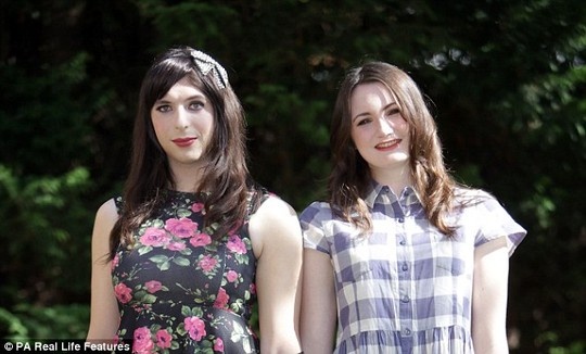 Nguoi co hai gioi tinh o Anh hinh anh