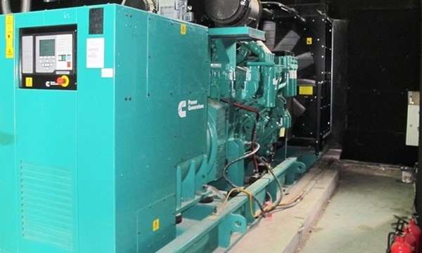 Khu vực cấp điện lưới cho toàn bộ trung tâm. Điện lưới gồm 2 mạch, một mạch chính và một mạch dự phòng. Các thiết bị hình trụ màu đỏ có chức năng chống cháy bằng cách tự động tỏa khí CO2 khi xảy ra sự cố.