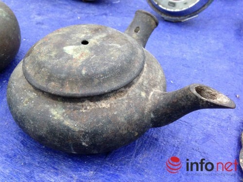 Chiếc ấm được người bán quảng cáo  có tuổi 