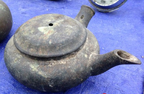 Ha Noi: Do cu gia khung rai ban via he hinh anh