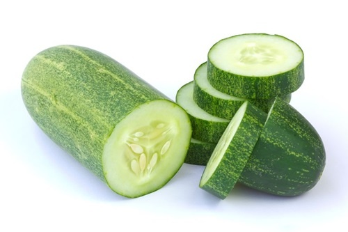 Nếu không uống được nước ép dưa leo chua, bạn có thể ăn dưa leo chua để giúp bổ sung vitamin C cho cơ thể.  Dưa leo chua giúp làm giảm axit khó tiêu trong dạ dày và có thể làm dịu cảm giác buồn nôn của bạn.    Uống nước ép bắp cải Ở Hy Lạp, nước ép bắp cải là phương thức giải say thông dụng. Một nghiên cứu ở Đại học Stanford (Mỹ) đã phát hiện ra rằng nước ép bắp cải có thể giúp chữa loét dạ dày và nó cũng có tác dụng tương tự đối với người say rượu.