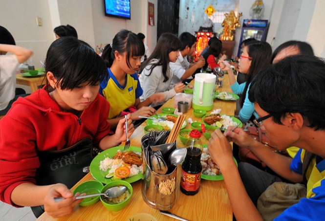 Dich vu an uong: chang thay giam gia hinh anh