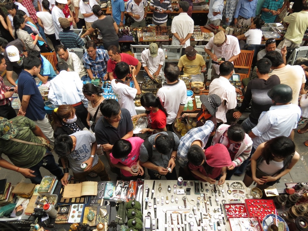 “Chợ Ve chai” tụ họp những người cùng sở thích sưu tầm những món đồ đã qua sử dụng đẹp, độc, lạ và hiếm có.