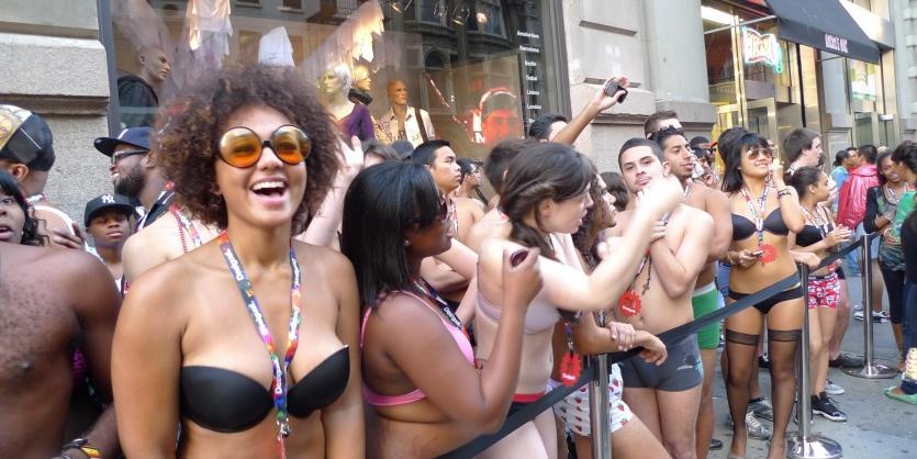 6 kieu mua hang ky la nhat ngay Black Friday 2014 hinh anh