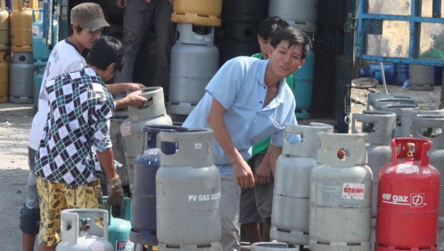 Sang 1/12, gas giam 13.000 dong/binh hinh anh