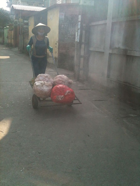 Chở bì lợn, mỡ thối về nhà.