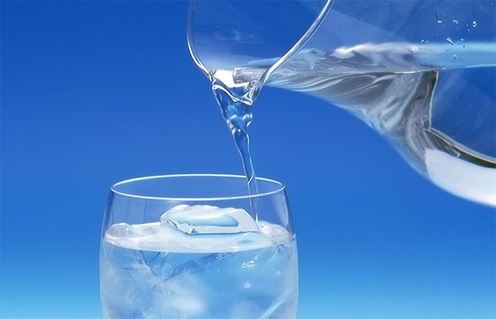 Trong trường hợp thiếu nước, hoạt động của chúng sẽ bị cản trở và điều này có thể dẫn đến nhiều biến chứng. Nhiệt độ giảm không có nghĩa là sẽ lượng nước cần thiết cung cấp cho cơ thể cũng giảm đi.