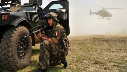 Roi may bay trong dem, dac nhiem Phap tu nan hinh anh