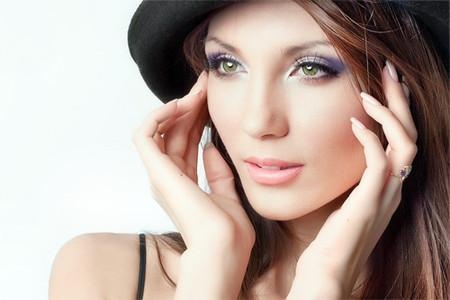 Bởi đây là bộ phận rất nhạy cảm với các tác động bên ngoài. Nhiệt độ nước quá nóng có thể gây ra kích ứng, làm cho da khô và lâu dần sẽ gây ra hiện tượng vùng kín bị “vô cảm”.