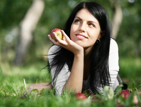 Do đó, chị em chỉ nên sử dụng dung dịch vệ sinh phụ nữ để rửa một lần trong ngày, những lần khác chỉ cần rửa sạch bằng nước ấm. Bên cạnh đó, cũng nên lưu ý chọn loại dung dịch vệ sinh của các nhà sản xuất có uy tín để đảm bảo an toàn cho vùng kín.