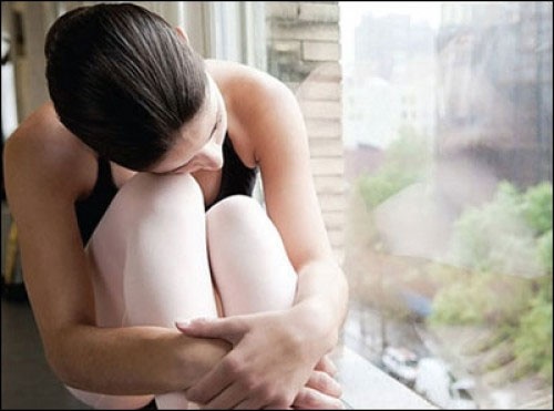 Nhiễm trùng lan rộng từ cố tử cung đến tử cung, vòi trứng, buồng trứng và các cấu trúc lân cận.